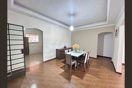 Casa para alugar com 220m², 3 quartos e 1 vaga
