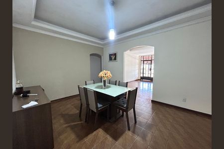 Casa para alugar com 220m², 3 quartos e 1 vaga