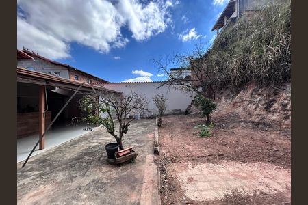 Casa para alugar com 220m², 3 quartos e 1 vaga