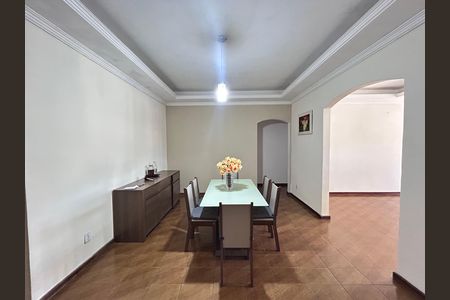 Casa para alugar com 220m², 3 quartos e 1 vaga