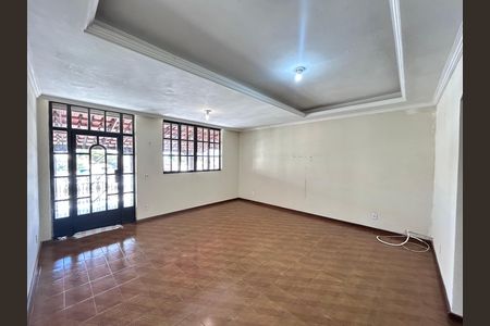Casa para alugar com 3 quartos, 220m² em Acaiaca, Belo Horizonte