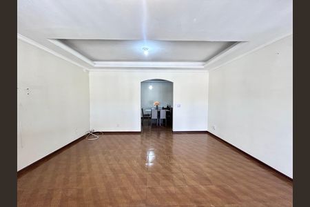 Casa para alugar com 220m², 3 quartos e 1 vaga