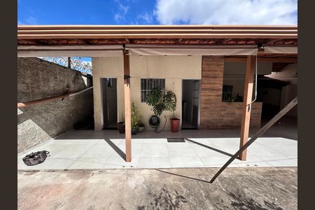 Casa para alugar com 220m², 3 quartos e 1 vaga