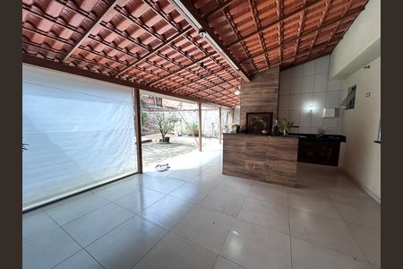 Casa para alugar com 220m², 3 quartos e 1 vaga