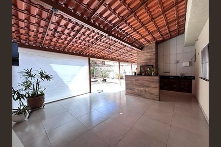 Casa para alugar com 220m², 3 quartos e 1 vaga