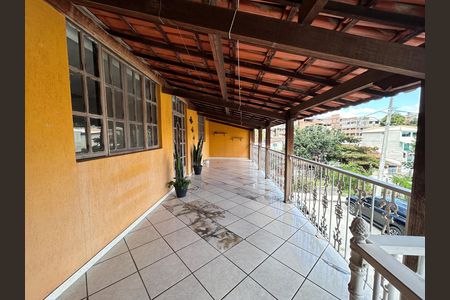 Casa para alugar com 220m², 3 quartos e 1 vaga