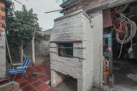 Casa à venda com 110m², 3 quartos e 2 vagasFundos