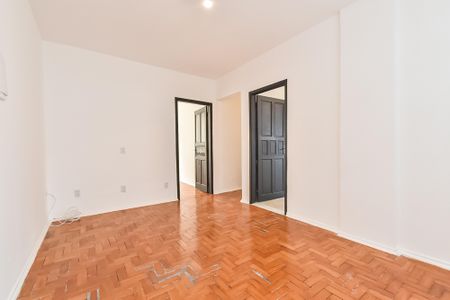 Apartamento à venda com 90m², 3 quartos e sem vagaSala