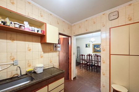 Casa à venda com 343m², 5 quartos e 4 vagasCozinha 