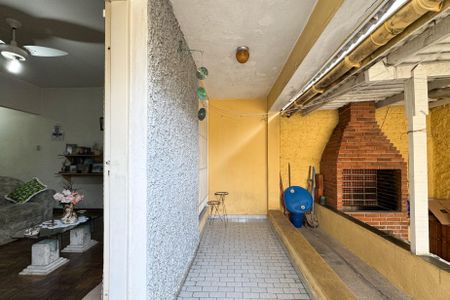 Casa à venda com 343m², 5 quartos e 4 vagasEntrada - Casa 2