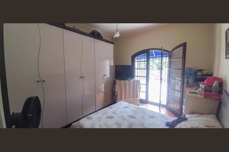 Casa à venda com 168m², 3 quartos e 2 vagasSuíte