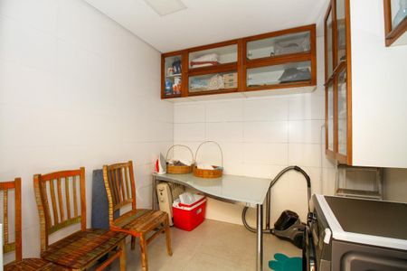 Casa à venda com 180m², 3 quartos e 1 vagaÁrea de Serviço