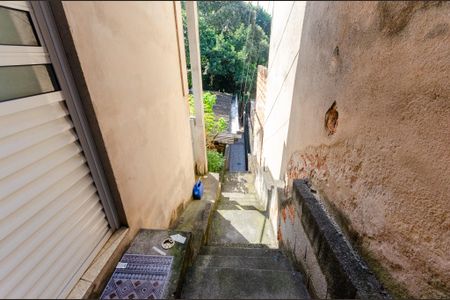 Casa para alugar com 100m², 2 quartos e sem vaga Casa para alugar com 100m², 2 quartos e sem vagaEscada