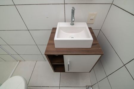 Casa para alugar com 72m², 2 quartos e 2 vagas Casa para alugar com 72m², 2 quartos e 2 vagasBanheiro Social