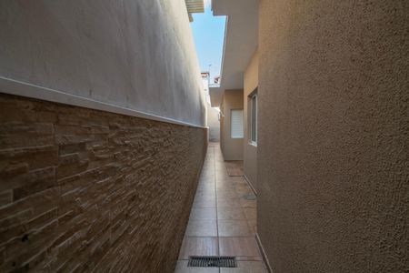 Casa para alugar com 72m², 2 quartos e 2 vagas Casa para alugar com 72m², 2 quartos e 2 vagasCorredor Lateral