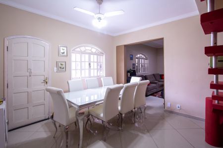 Casa para alugar com 350m², 3 quartos e 3 vagasSala