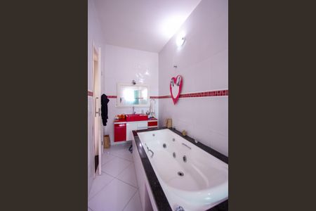 Casa para alugar com 350m², 3 quartos e 3 vagasBanheiro da Suíte 1