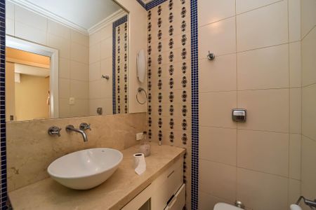 Casa à venda com 246m², 4 quartos e 3 vagasBanheiro Social 1