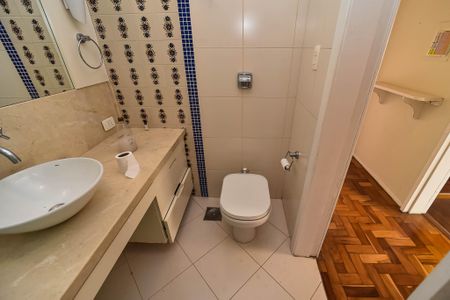 Casa à venda com 246m², 4 quartos e 3 vagasBanheiro Social 1