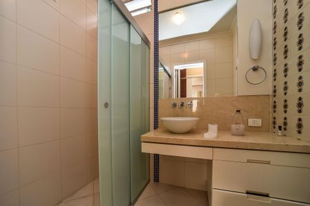Casa à venda com 246m², 4 quartos e 3 vagasBanheiro Social 1