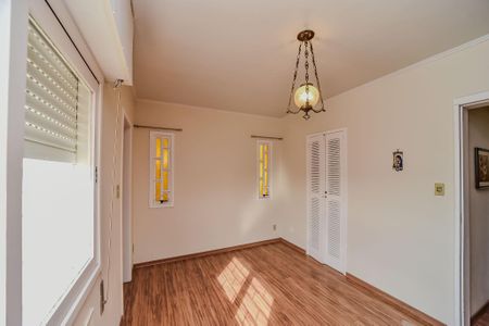 Casa à venda com 246m², 4 quartos e 3 vagasSuíte 2