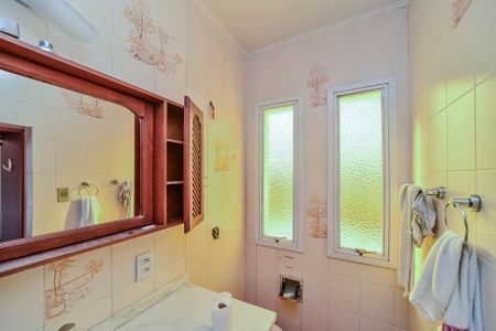 Casa à venda com 246m², 4 quartos e 3 vagasBanheiro da Suíte 2