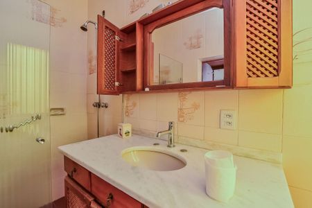 Casa à venda com 246m², 4 quartos e 3 vagasBanheiro da Suíte 2