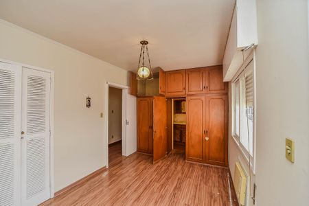 Casa à venda com 246m², 4 quartos e 3 vagasSuíte 2