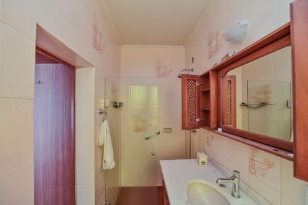Casa à venda com 246m², 4 quartos e 3 vagasBanheiro da Suíte 2