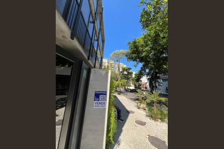 Apartamento à venda com 135m², 4 quartos e 2 vagas Apartamento à venda com 135m², 4 quartos e 2 vagasPlaca