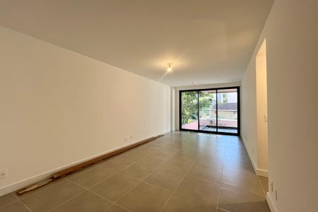 Apartamento à venda com 135m², 4 quartos e 2 vagas Apartamento à venda com 135m², 4 quartos e 2 vagasSala