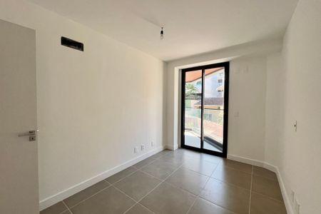Apartamento à venda com 135m², 4 quartos e 2 vagasQuarto 2