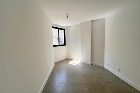 Apartamento à venda com 135m², 4 quartos e 2 vagasSuite 1