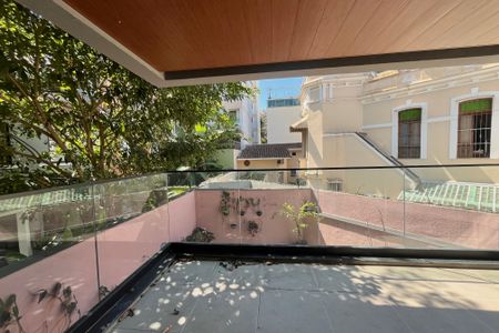 Apartamento à venda com 135m², 4 quartos e 2 vagas Apartamento à venda com 135m², 4 quartos e 2 vagasVaranda