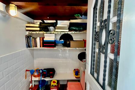 Casa à venda com 266m², 4 quartos e 2 vagasQuarto de Serviço