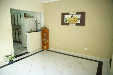 Casa à venda com 150m², 5 quartos e 2 vagasCopa/cozinha 