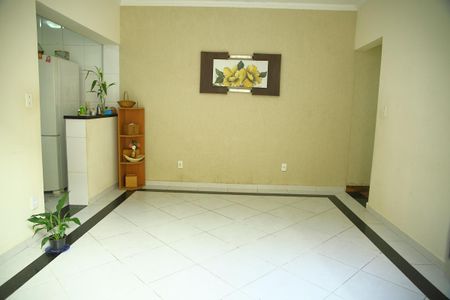 Casa à venda com 150m², 5 quartos e 2 vagasCopa/cozinha 