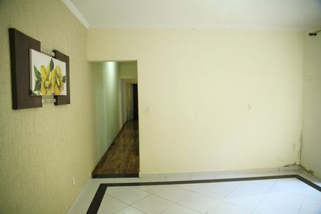 Casa à venda com 150m², 5 quartos e 2 vagasCopa/cozinha 