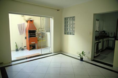 Casa à venda com 150m², 5 quartos e 2 vagasCopa/cozinha 