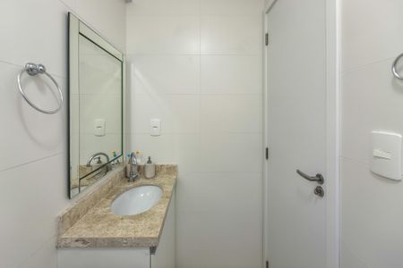 Apartamento para alugar com 70m², 2 quartos e 1 vaga Apartamento para alugar com 70m², 2 quartos e 1 vagaBanheiro da Suíte