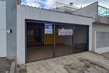 Casa para alugar com 226m², 4 quartos e 3 vagasFachada