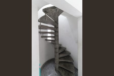 Casa para alugar com 226m², 4 quartos e 3 vagasEscada