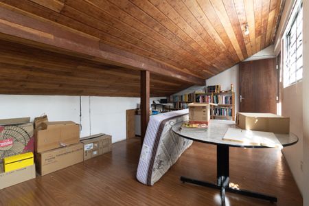 Casa para alugar com 226m², 4 quartos e 3 vagasSotão