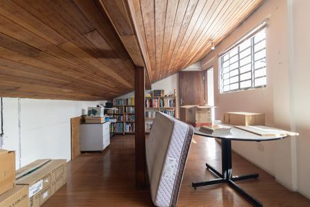 Casa para alugar com 226m², 4 quartos e 3 vagasSotão