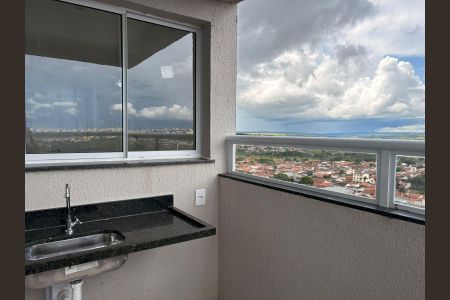 Varanda de apartamento para alugar com 2 quartos, 58m² em Jardim Patricia, Uberlândia