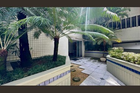 Apartamento à venda com 145m², 4 quartos e 2 vagasEntrada do prédio 