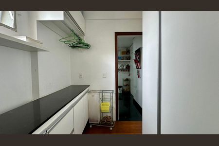 Apartamento à venda com 145m², 4 quartos e 2 vagasQuarto de serviço 