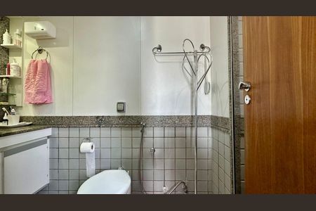 Apartamento à venda com 145m², 4 quartos e 2 vagasBanheiro 