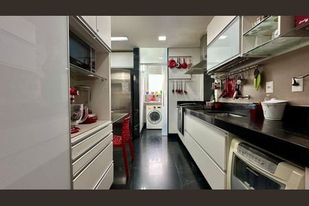 Apartamento à venda com 145m², 4 quartos e 2 vagasCozinha 