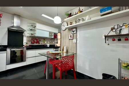 Apartamento à venda com 145m², 4 quartos e 2 vagasCozinha 